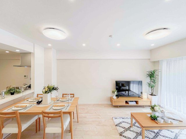 ラ・ヴィータシティ 　（川崎区富士見1丁目）の居間・リビング|こちらのリビングで趣味の時間をお楽しみください