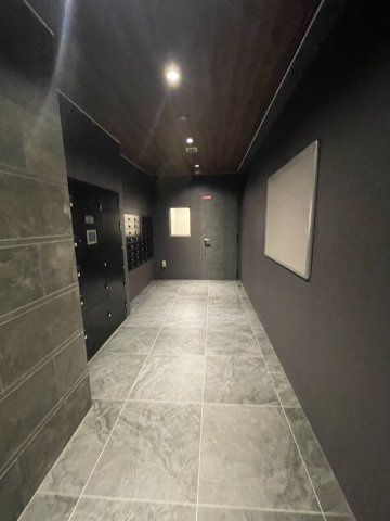 ファーストフィオーレ東灘のエントランス|落ち着いたエントランスです