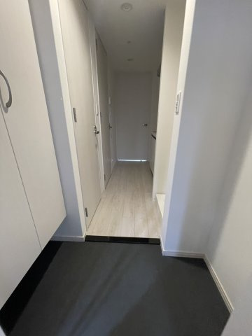 ファーストフィオーレ東灘の玄関|明るい玄関です