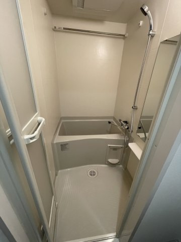 ファーストフィオーレ東灘の浴室|コンパクトで使いやすいお風呂です