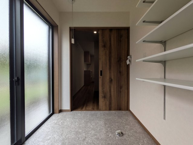 お相手の第一印象は？これぞ惚れつくす！会いたくて震える、そんな青春時代を思い出すかの様に、この物件を初めて見た時にこの気持ちになること間違いない【綾瀬市大上８丁目】新築戸建のランドリースペース
