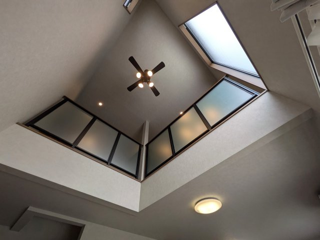 これはモデルルーム？【綾瀬市大上８丁目新築戸建】の居間・リビング