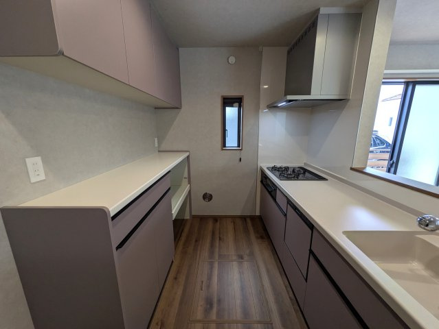 これはモデルルーム？【綾瀬市大上８丁目新築戸建】のキッチン|きれいなキッチンです