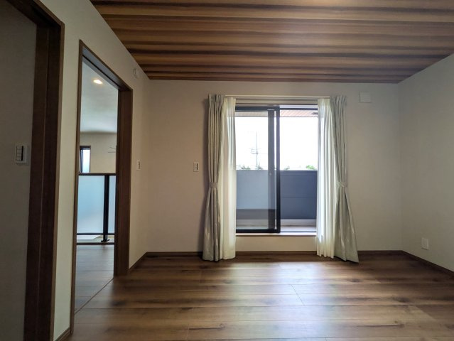 これはモデルルーム？【綾瀬市大上８丁目新築戸建】の洋室|スタンダードな洋室です