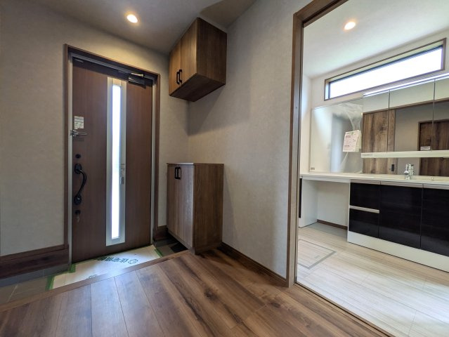 お相手の第一印象は？これぞ惚れつくす！会いたくて震える【綾瀬市大上８丁目】新築戸建の玄関|毎日通る玄関はこちらです