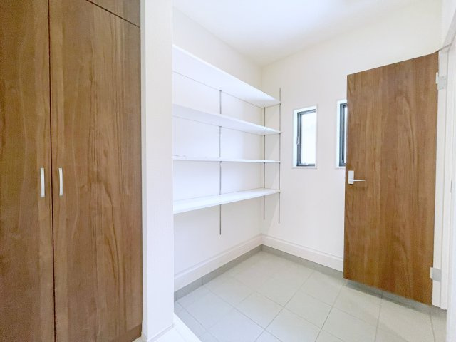 新築戸建・新築建売　行田市城西1丁目　長期優良住宅　忍小・忍中の収納|収納棚を配置できるスペースもあり、埋込型ニッチ収納もあり洗面室を広々と使えます！