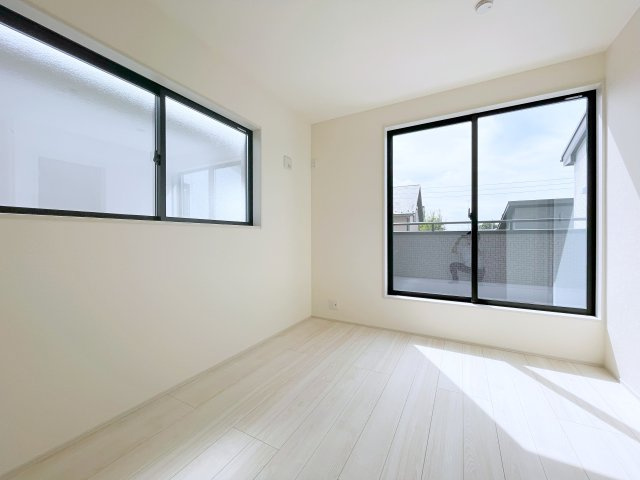 新築戸建・新築建売　行田市城西1丁目　長期優良住宅　忍小・忍中の洋室|光と風をしっかり取り込める2面採光の洋室！心地よい暮らしを実現できます！