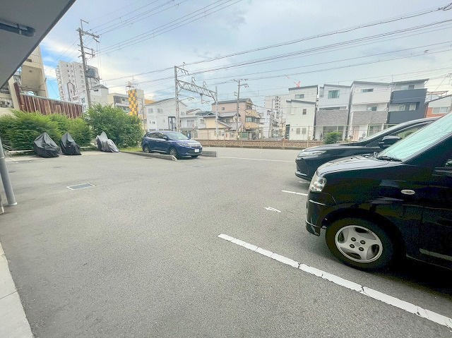 プランドール新大阪SOUTHレジデンスの駐車場