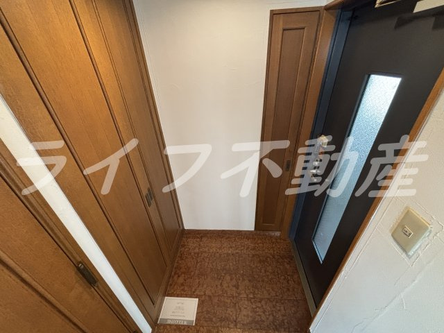 リブレ北桜塚の玄関|収納もある玄関です