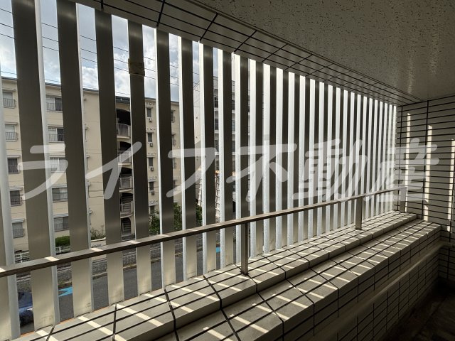 リブレ北桜塚のバルコニー|バルコニーからの眺めを楽しみながら食事をしませんか