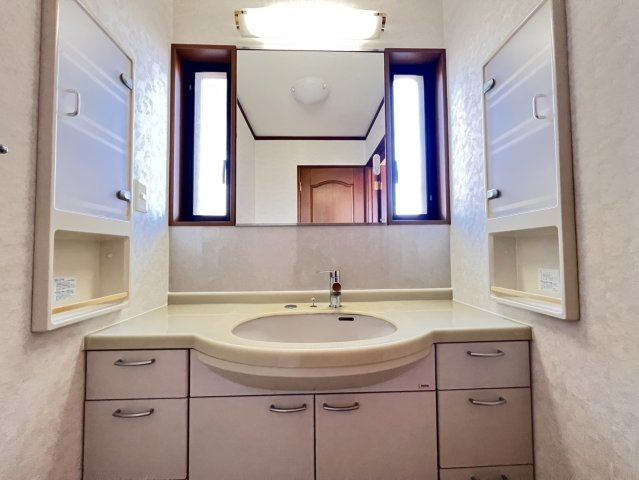 ゆりのき台2丁目貸戸建の独立洗面台