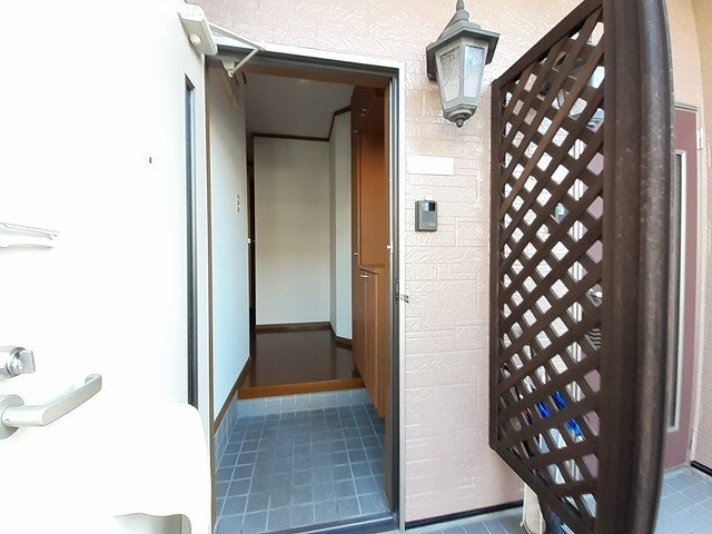 メニープログレスＢの玄関