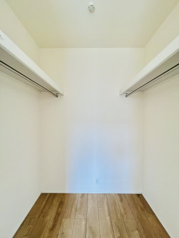 玉村板井の収納|高さのある物もたっぷり収納可能なウォークインクローゼット♪