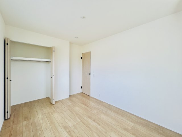 玉村板井の洋室|お子様の一人部屋デビューにも最適♪