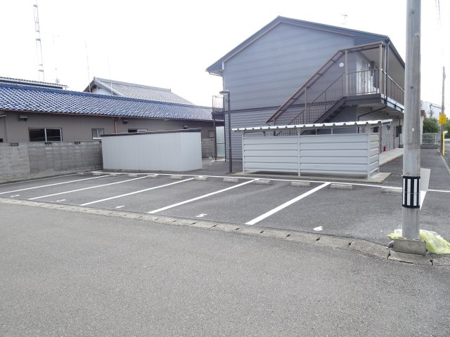 ルミナス大垣駅西の駐車場