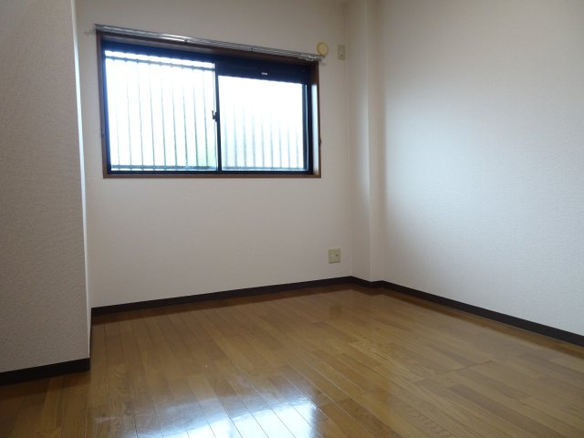 ルミナス大垣駅西の洋室