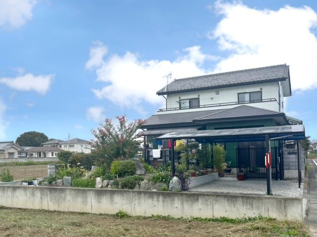 【中古戸建】伊勢崎市長沼町の外観|■外観｜出窓を多くあしらった表情豊かな外観♪