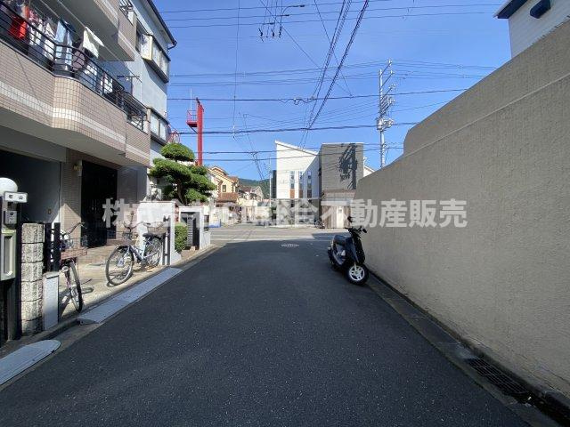 横小路町5丁目中古戸建の前面道路含む現地写真|リフォームや住宅ローン・東大阪市の不動産の事なら弊社にお任せ下さいませ！
各地域の特徴・グルメ・裏道やその他、細かい情報等も熟知した
東大阪市出身のスタッフが新生活を送るお客様をサポート致します！