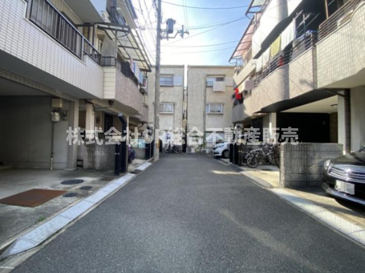 横小路町5丁目中古戸建の前面道路含む現地写真|弊社は中古戸建のご紹介、その後のリフォームのご提案、
賃貸物件のご紹介、すべてご対応可能です。
お客様にあったプランをご提案致します。
まずはお問合せ下さいませ。