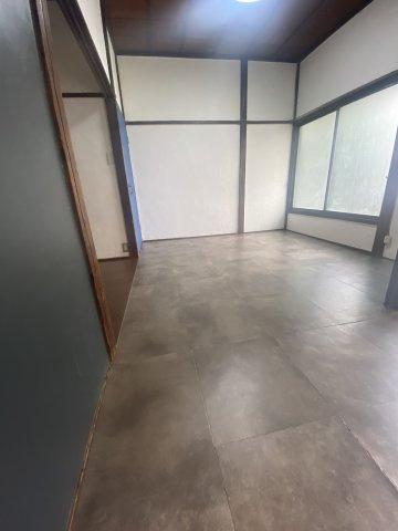 【 売主 】鶴見区上の宮1丁目　戸建（2棟付）の居間・リビング|建物①（2階建）