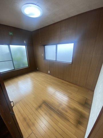 【 売主 】鶴見区上の宮1丁目　戸建（2棟付）の洋室|建物①（2階建）2階洋室