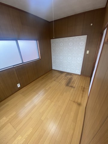 【 売主 】鶴見区上の宮1丁目　戸建（2棟付）の洋室|建物①（2階建）