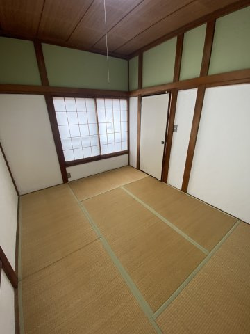 【 売主 】鶴見区上の宮1丁目　戸建（2棟付）の和室|建物①（2階建）