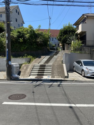 【 売主 】鶴見区上の宮1丁目　戸建（2棟付）のその他|物件進入路