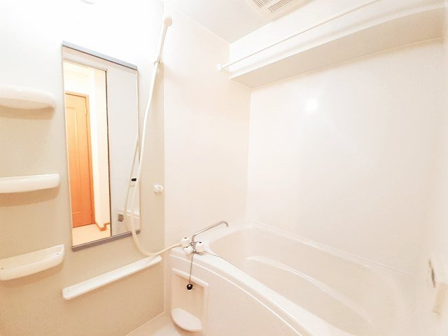 ラフレシールイーストの浴室