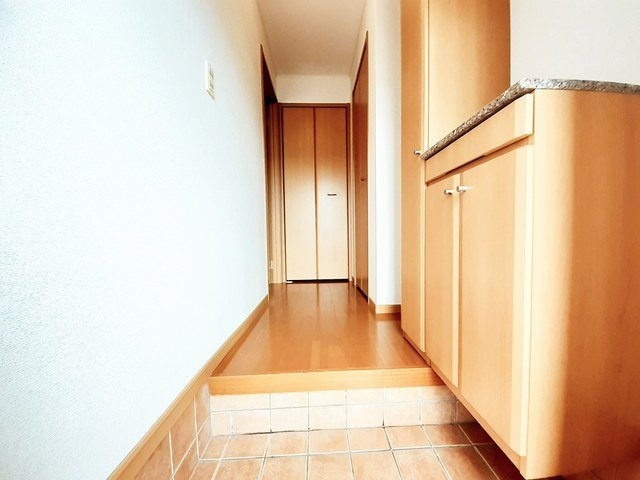 ラフレシールイーストの玄関