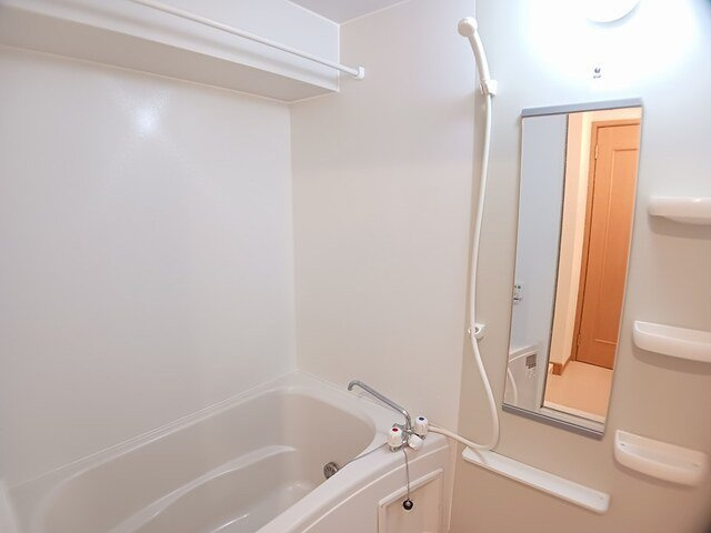 ラフレシールイーストの浴室