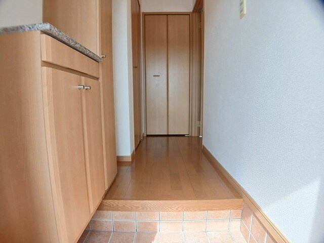 ラフレシールイーストの玄関