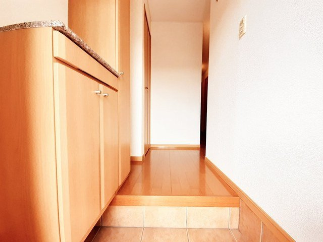 ラフレシールウエストの玄関