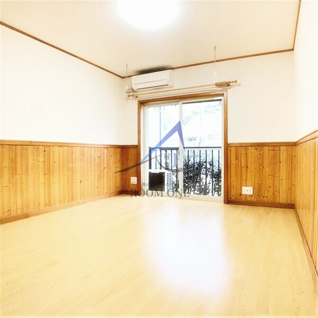 メープルハイツの居間・リビング|洋室のお部屋です。