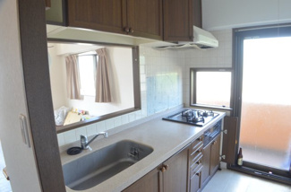 【キッチン】 | ダイアパレス与野本町 | 料理しながらでも、リビング全体が見渡せるカウンターキッチンですので家族と会話しながら家事ができます。