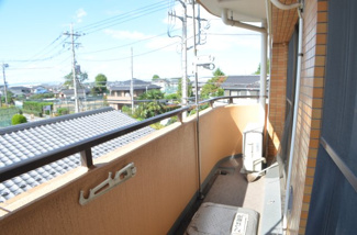 【バルコニー】 | ダイアパレス与野本町 | 広々としたバルコニーです。陽当たり、風通しが良く洗濯ものも良く乾きます。