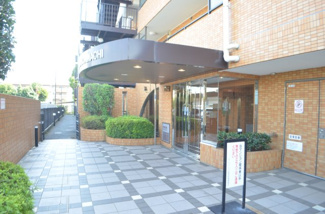 【エントランス】 | ダイアパレス与野本町 | 正面エントランスは明るく開放的な空間です。