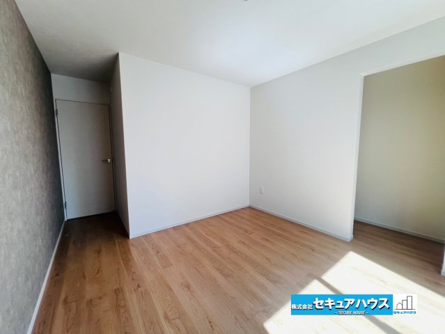 【今からご案内可能】刈谷市中手町二丁目 全2棟　の洋室|【洋室】
◆ウォークインクローゼット付きのお部屋はお洋服を沢山収納することができます♪