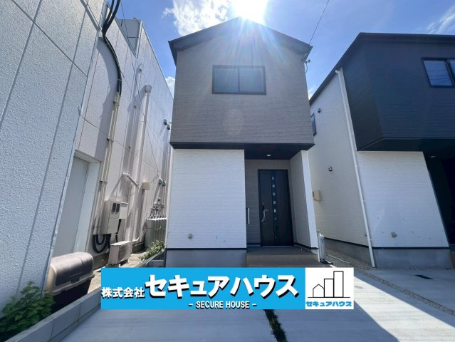 【今からご案内可能】刈谷市中手町二丁目 全2棟　の外観|■現地外観写真
敷地面積約35坪、建物面積約31坪。
駐車並列2台可能！オプション工事でカーポート設置などいかがでしょうか。その他にも、フェンスなどの「オプション工事」もご提案いたします♪