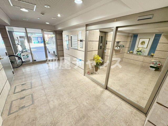 C&Mノリタケのエントランス