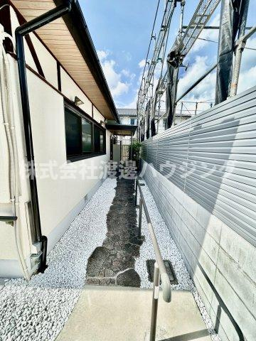 豊中市立花町一戸建のエントランス