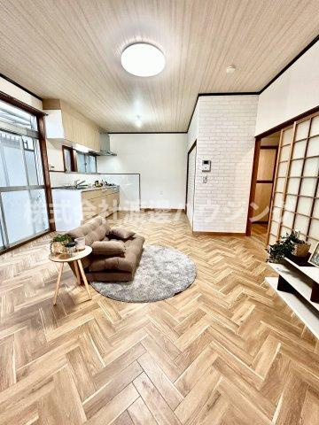 豊中市立花町一戸建の居間・リビング