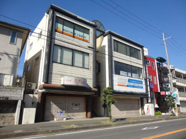 北葛城郡上牧町服部台４丁目の店舗一部