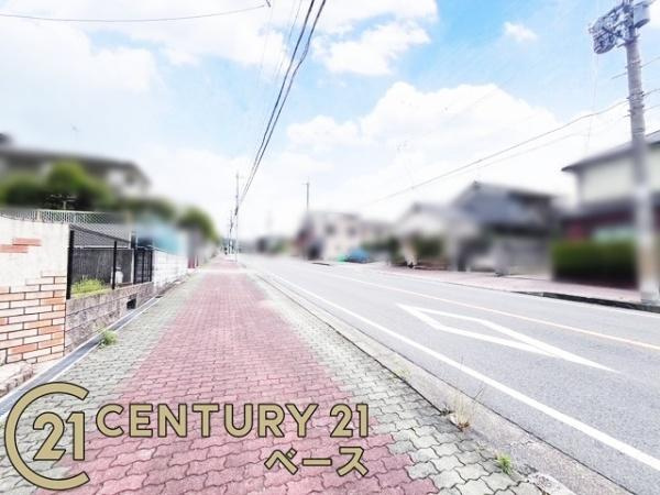 生駒郡三郷町城山台４丁目　一戸建の前面道路含む現地写真|■現地撮影写真■前面道路約１７ｍと広々！歩道付きで安心です！