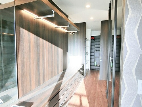 ザ・パークハウス広島タワーのその他|洋室（バルコニー側）の棚　※内装工事前