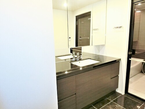 ザ・パークハウス広島タワーの洗面所|三面鏡付き洗面化粧台　※内装工事前