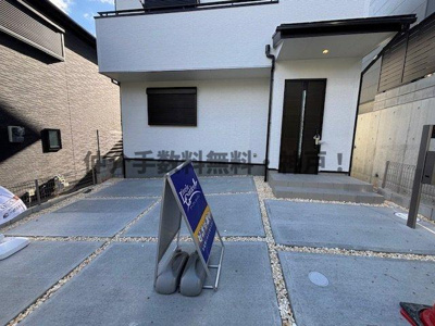 【駐車場】 | 神戸市垂水区仲田2丁目　新築戸建1号棟　仲介手数料無料！ | 車をお持ちの方に嬉しい駐車場付きの物件です