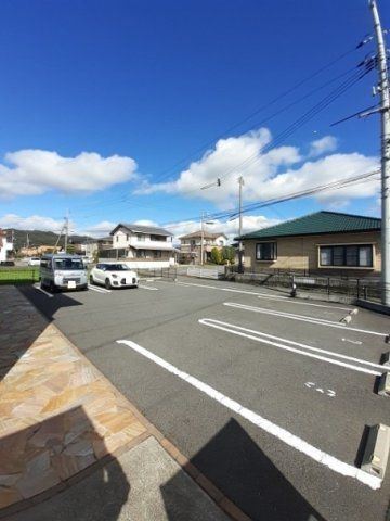 エクレレの駐車場