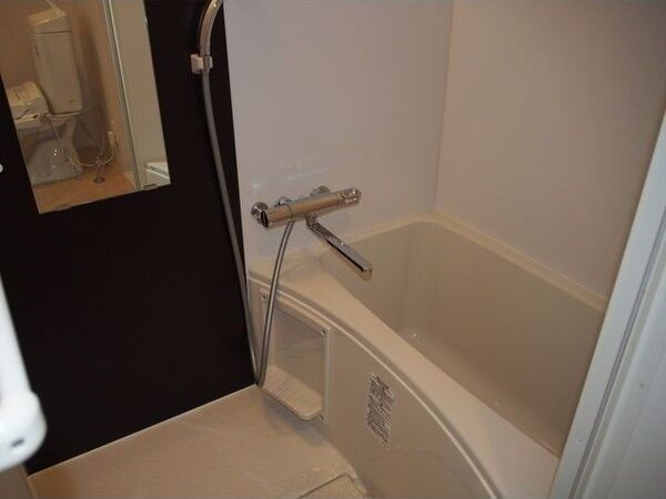 グランドゥール九条の浴室