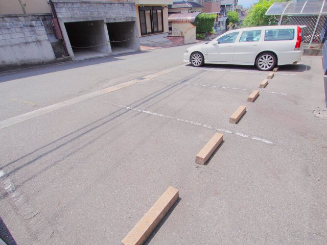 広島市安芸区矢野南１丁目のアパートの駐車場
